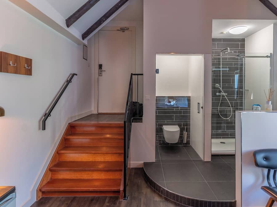Superior Double Room | Bathroom | Towels, soap, shampoo, toilet paper