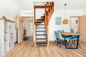 Dining - Freddy’s Beach House – Close to the Beach, Beach Chair, Family-Friendly, Terrace, Garden (Cuxhaven)