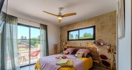 Gästezimmer „Doppelzimmer Coquelicot“ mit Salzwasserpool, Terrasse und Gemeinschaftsgarten