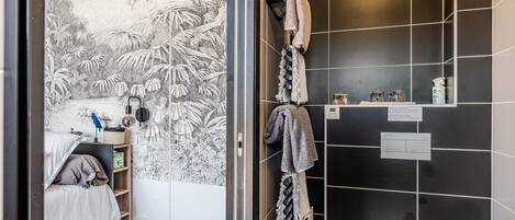 1 habitación, wifi y ropa de cama