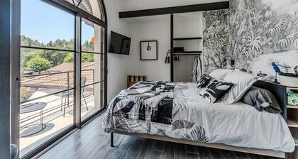 Guest Room 'Double Parrots' – Saltwater Pool – Terrace – Shared Garden