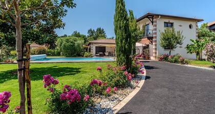 Suite Papillons Guest Room – Saltwater Pool, Terrace & Shared Garden