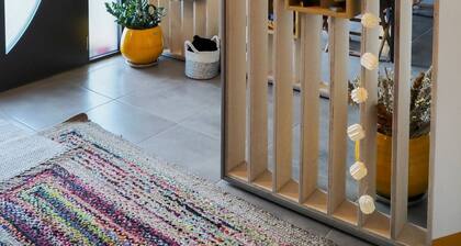 Bed and Breakfast 'Chambre Suite Papillons' with Shared Terrace, Shared Garden and Wi-Fi