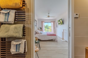 1 bedroom, WiFi, bed sheets - Suite Papillons Guest Room – Saltwater Pool, Terrace & Shared Garden (Parentis-en-Born)