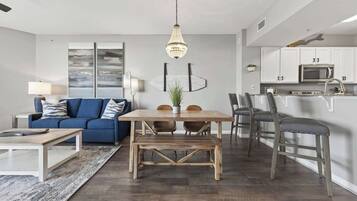 Condo, Multiple Beds, Balcony, City View (Cozy Retreat in the) | Living area