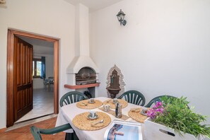 Dining - Two-Room Apartment "Le Ginestre" (Vaccileddi)