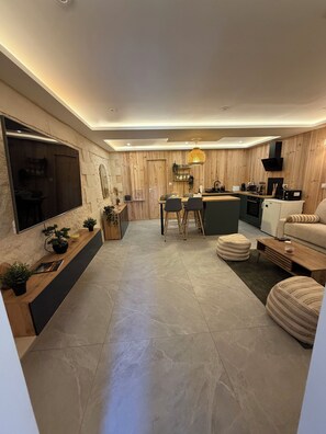 Interior - Studio chaleureux, massage et bain (Cussac-Fort-Médoc)