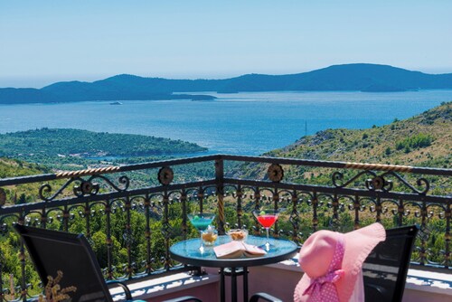 Villa Sun Haven - Three Bedroom Villa, Sleeps 8