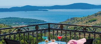 Villa Sun Haven - Three Bedroom Villa, Sleeps 8