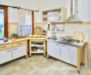 Private kitchen - Residence with swimming pool in Santa Margherita di Pula (Santa Margherita di Pula)
