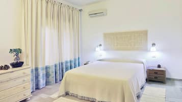 Family Condo | In-room safe, iron/ironing board, cots/infant beds, bed sheets