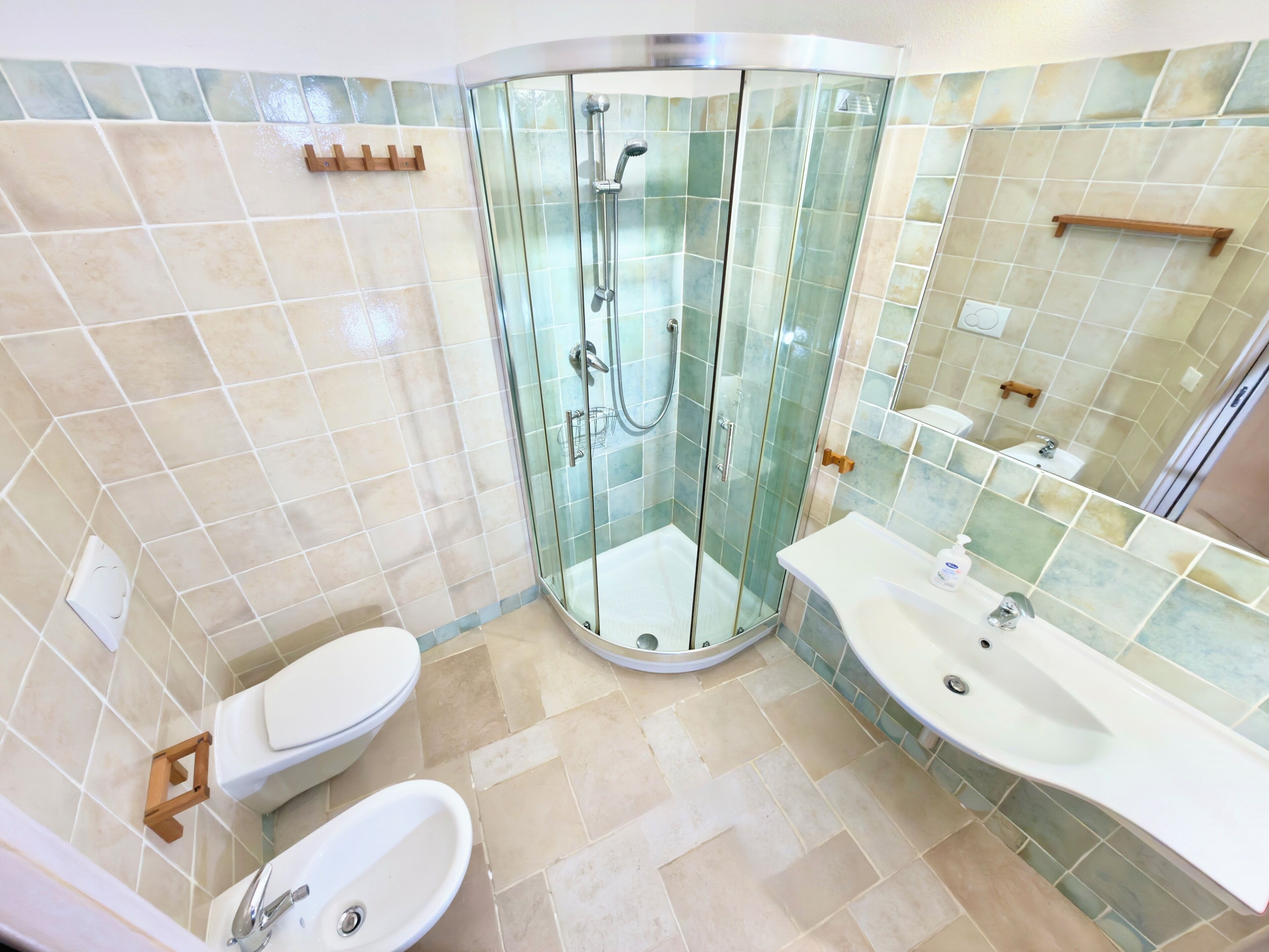 Familienapartment | Dusche im Bad