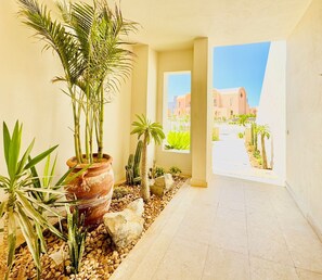 Property grounds - The Two Sisters - Luxury 2BR/2.5BA Kamaran (Red Sea Governorate)