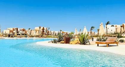 The Two Sisters - Luxury 2BR/2.5BA Kamaran