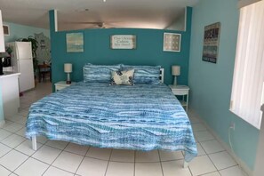 1 bedroom, iron/ironing board, travel cot, free WiFi - Starfish Studio: Walk to Beach (Flagler Beach)