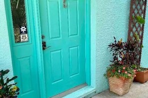 Exterior detail - Starfish Studio: Walk to Beach (Flagler Beach)