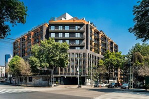 Exterior - Oasis Urbano by Kanaa - Cuauhtémoc, CDMX | Gym & Pool | 2BD 2BTH condo in Colonia Roma (Mexico City)