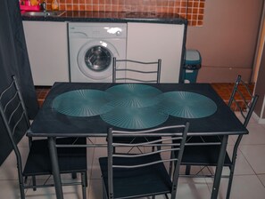 Dining - Vrbo Property (Villiers-le-Bel)