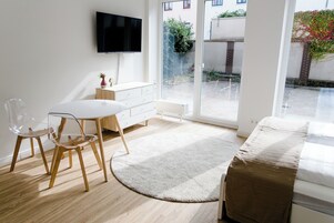 Desk, laptop workspace, free WiFi