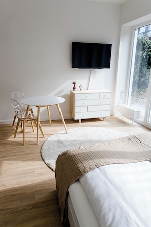 Desk, laptop workspace, free WiFi - Louis & Louise Apartments Neustadt (Bremen)