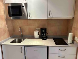 Private kitchen - Cozy Apartment 100 m from the Beach in Cala Millor - Mallorca (Sant Llorenç des Cardassar)
