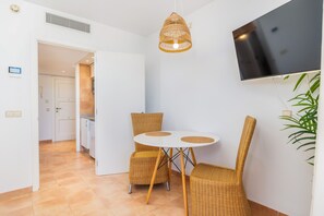 Dining - Cozy Apartment 100 m from the Beach in Cala Millor - Mallorca (Sant Llorenç des Cardassar)