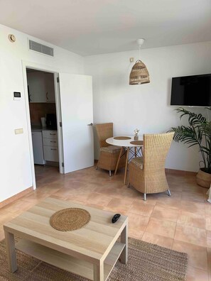 Dining - Cozy Apartment 100 m from the Beach in Cala Millor - Mallorca (Sant Llorenç des Cardassar)
