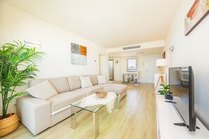 TV - Seafront Apartment in Cala Millor – Mallorca (Cala Millor)