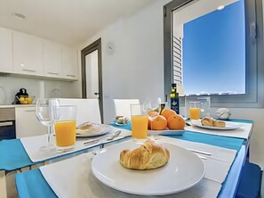 Dining - Seafront Apartment in Cala Millor – Mallorca (Cala Millor)