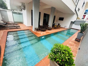 Outdoor pool - Vievely Suites and Apartments (Lagos)