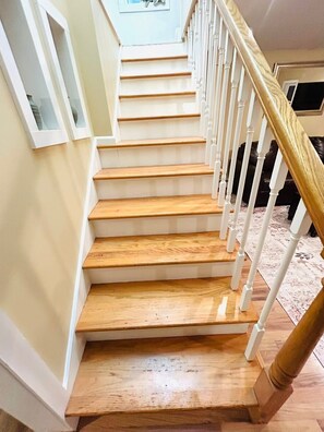 Interior - Fabulous 2-bedroom Creekside cottage on the historic Collins Estate. (Lagrangeville)