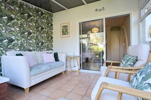 Terrace/patio - Kipper Cottage - sleeps 4 guests  in 2 bedrooms (Pakefield)