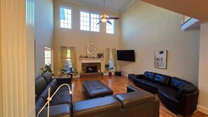 Living area - Perfect 5-bedroom house with AC in wonderful Evans (Evans)