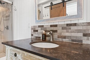 Shower, towels - Beachfront Balcony + Pool | Sleeps 3 | Pier Park (Panama City Beach)