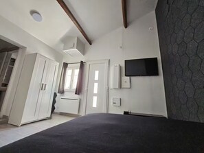 1 多间卧室、熨斗/熨衣板、免费 WiFi、床单