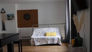 1 bedroom, WiFi, bed sheets
