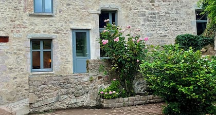 La Petite Bedoche: cottage in a former estate (15 min from Puy du Fou)