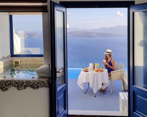 Outdoor dining - Virethra Suite, Divine Sea and Caldera Views, Furnished Terrace, Indoor. (Santorini)