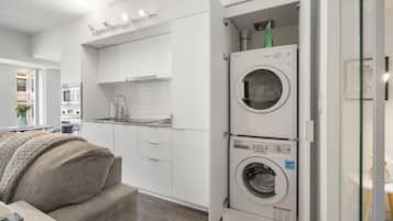 Suite – deluxe, 1 queensize-seng med sovesofa, ikke-røyk, byutsikt | Klesvask