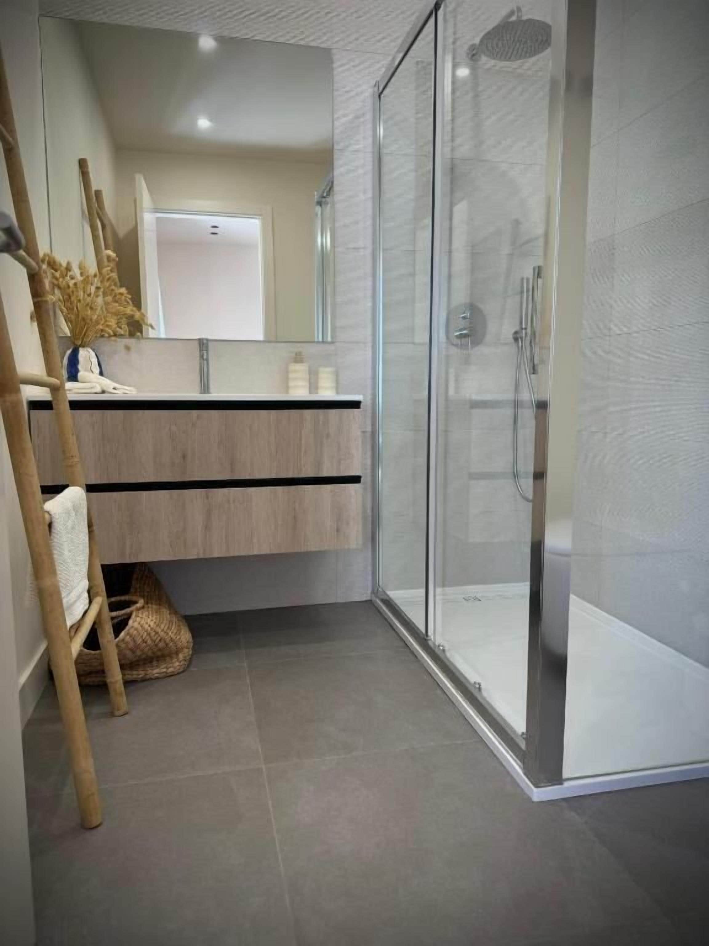 디럭스 더블룸, 더블침대 1개, 정원 전망 | 욕실