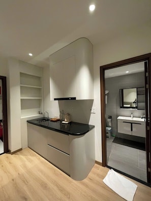 家庭双人房, 阳台, 城市景观 | 私人简易厨房