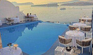 Pool - Thessyne Suite, Divine Sea and Caldera Views, Furnished Terrace, Indoor. (Santorini)
