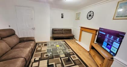 Apartment - Sleeps 5 - Private Garden