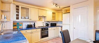 Apartment - Sleeps 5 - Private Garden