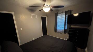 2 bedrooms, iron/ironing board, free WiFi, bed sheets