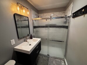 Bathroom - Pet Friendly!, Beautifully remodeled 2 BR duplex for your stay (Independence)