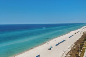 On the beach - 🏖️Stunning Gulf Front | Beach Service | Pool | Long Beach Resort 4-605🏖️ (Panama City Beach)