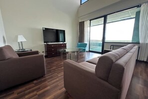 Living area - City view apartment in Tikal Futura (Guatemala City)