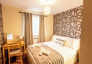 3 chambres, fer et planche à repasser, Wi-Fi gratuit, draps fournis
