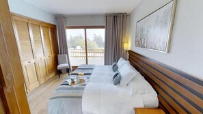 Suite familiar, balcón, vista al jardín